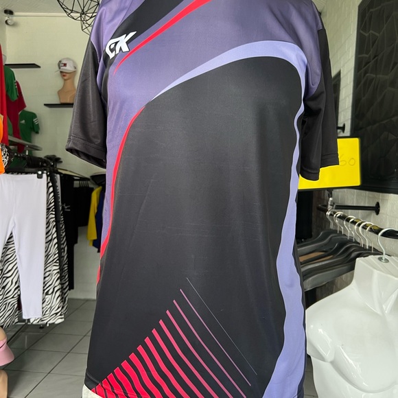 T-Shirt - Picture 3 of 16